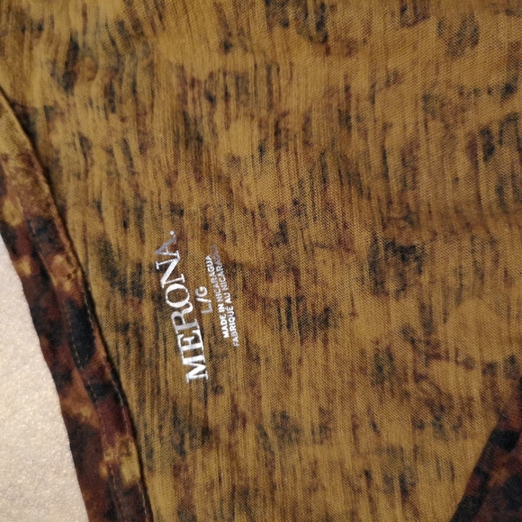 🔵 3/$30 Nice Shirt! Leopard Look V Neck! - Picture 4 of 14